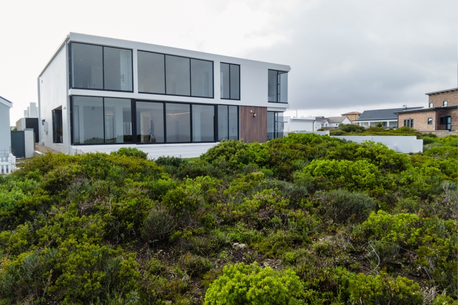 6 Bedroom Property for Sale in Yzerfontein Western Cape